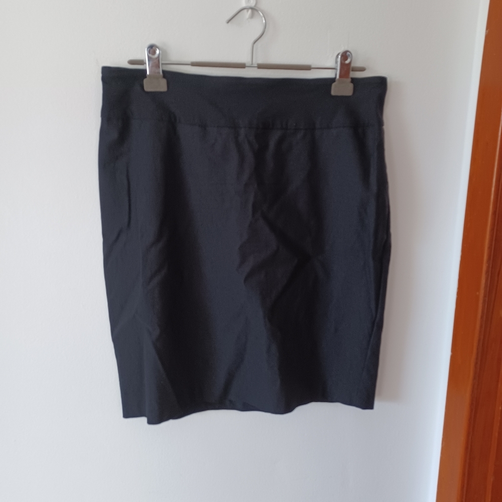 ⚡️SALE⚡️Black Stretchy Mini Skirt with Slit